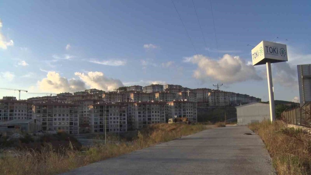İstanbul'da Yaman Çelişki: TOKİ Çözüm Bekliyor