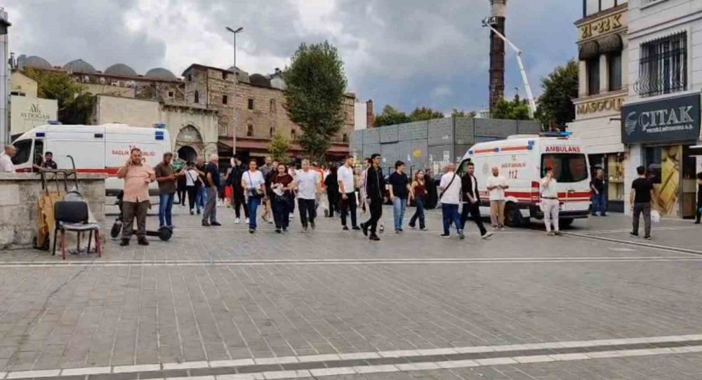 Döviz bürosunda silahlı kavga: 2 ölü, 2 yaralı