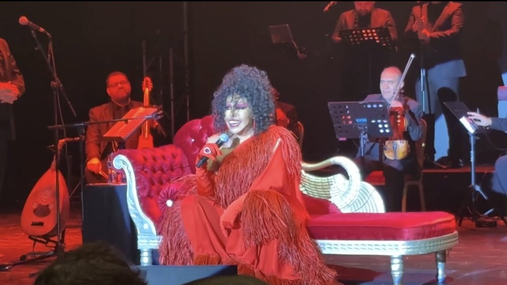 Kuşadası’nda yuhalanan Diva, Bursa’da alkışlarla karşılandı