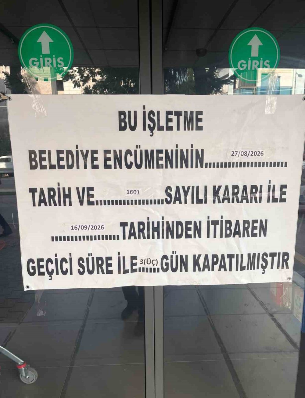 Tarihi geçmiş ürün satan zincir market şubesi mühürlendi