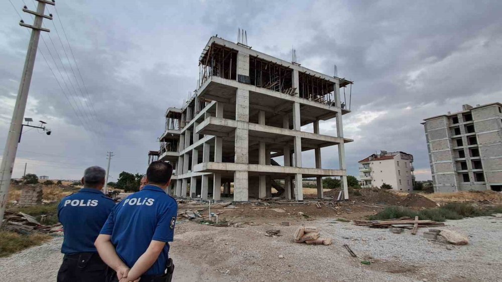 4. kattan düşen kalıp ustası ağır yaralandı