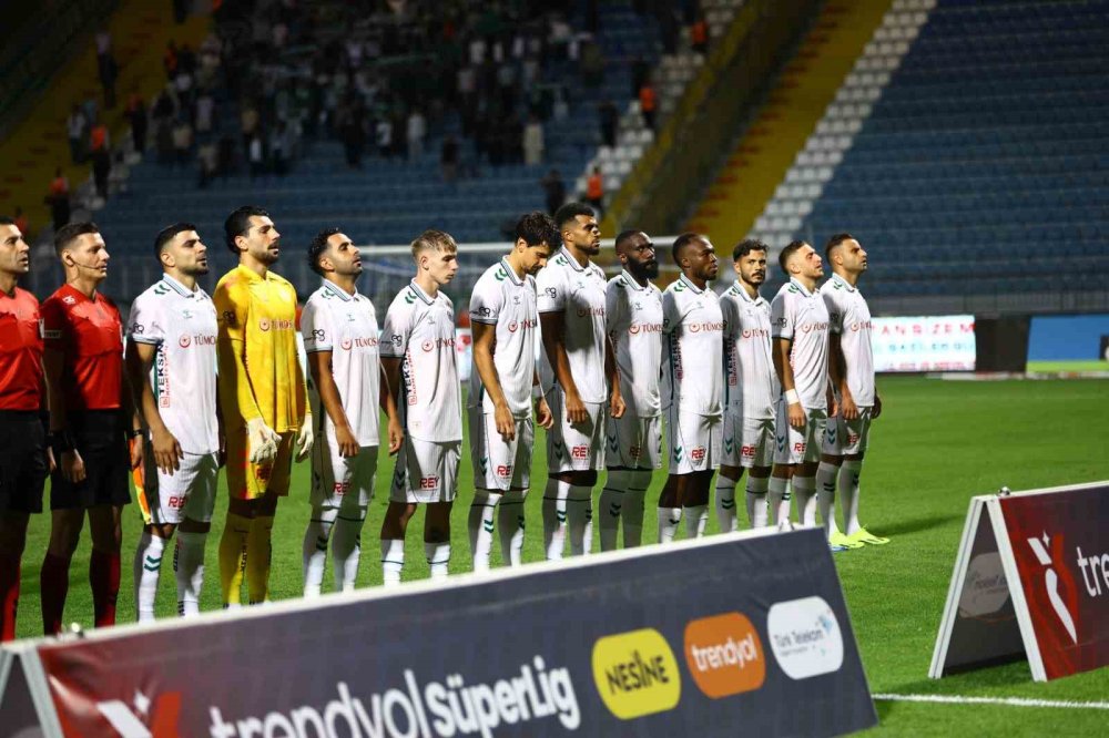Konyaspor fırsatları kaçırdı, kalesini de kapattı