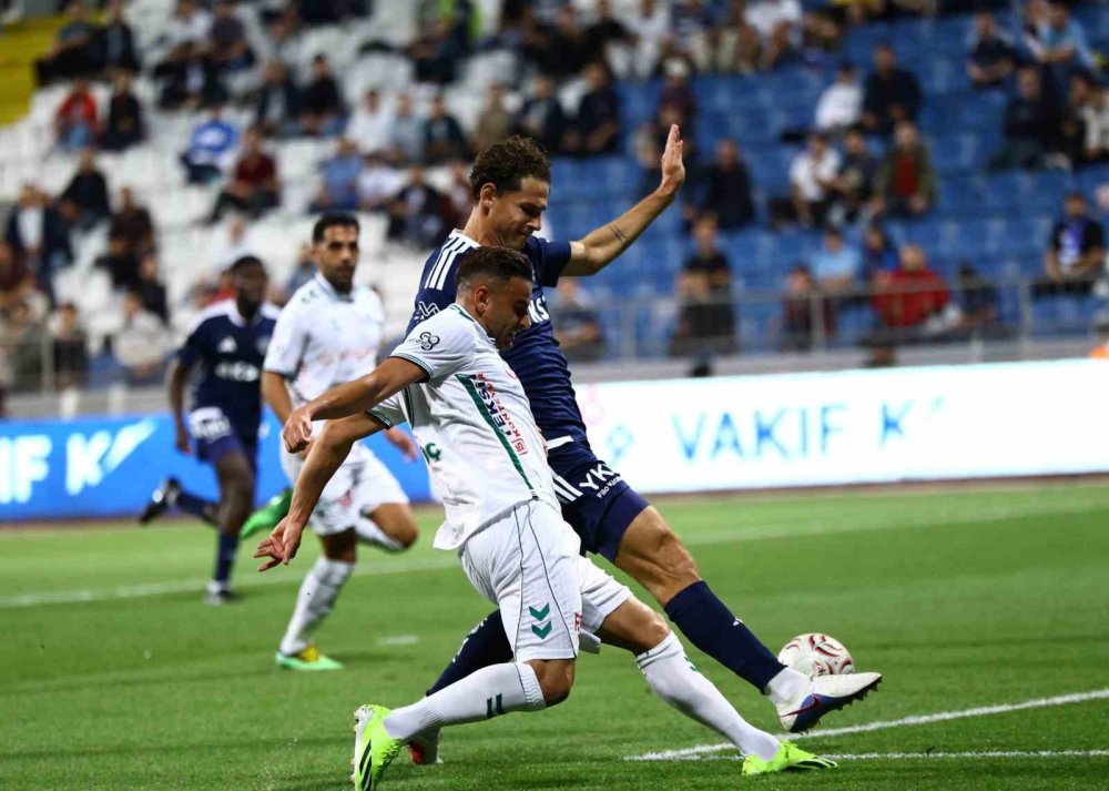 Konyaspor fırsatları kaçırdı, kalesini de kapattı