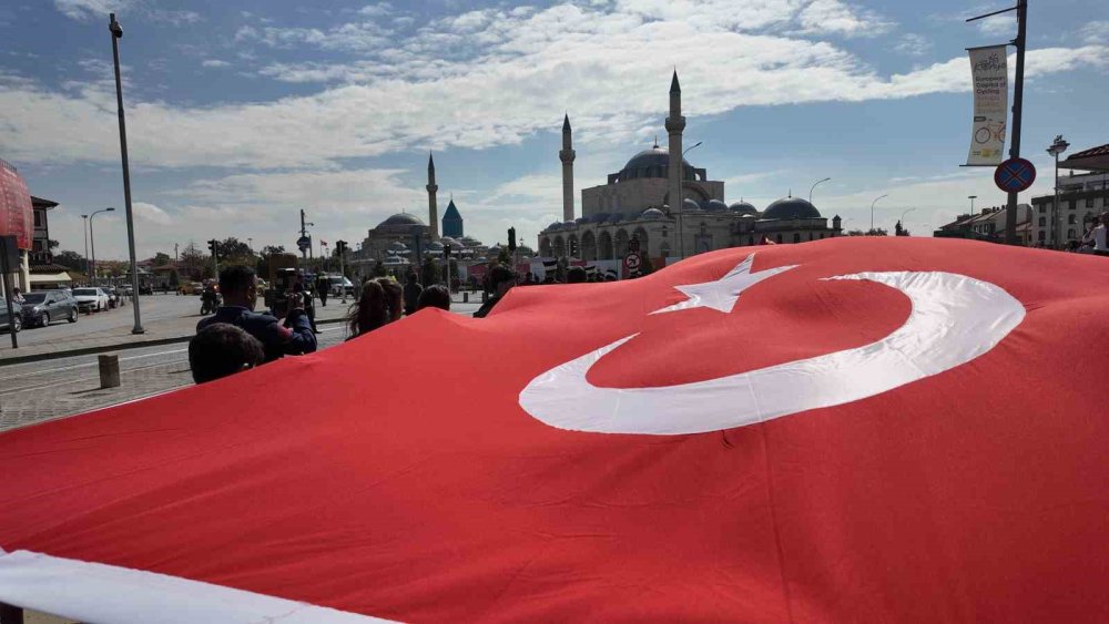 Mehter Takımı Eşliğinde Gurur Dolu Yürüyüş