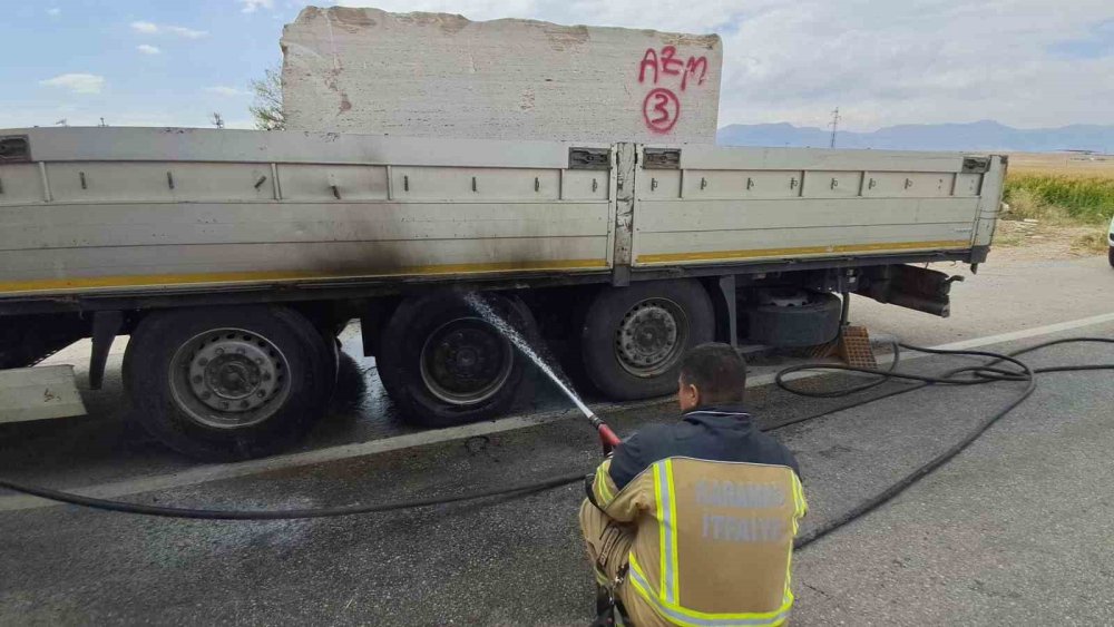 Mermer Yüklü Tırda Korkutan Yangın: Lastiği Alev Aldı