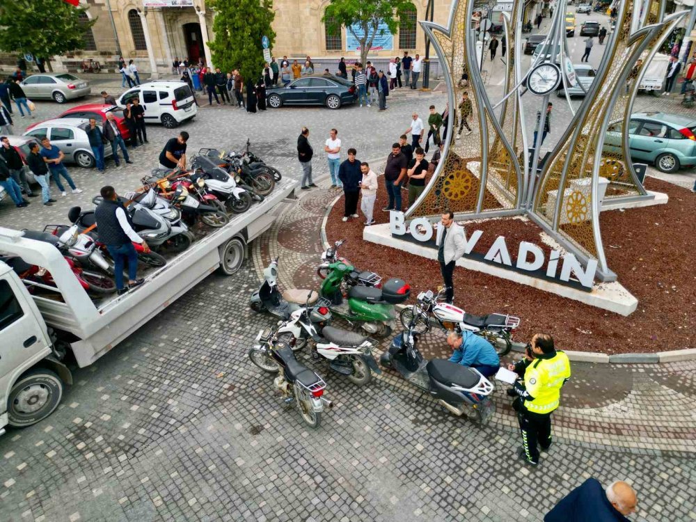 Bolvadin'de motor kalmadı! İlçe Müdürü de denetime katıldı