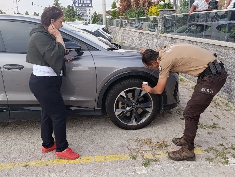 Beyşehir’de Otomobile Sıkışan Yavru Kedi İçin Seferberlik: Polisler Sahiplendi