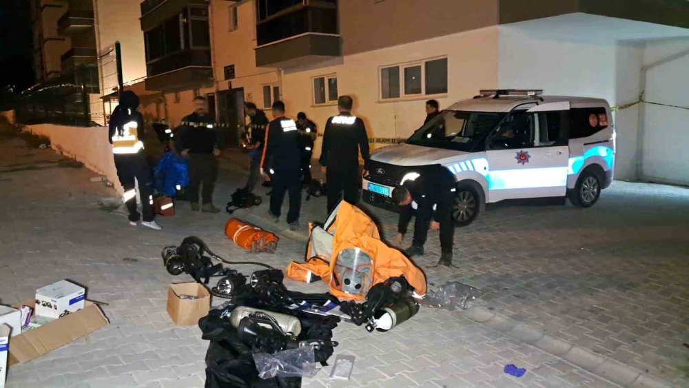 Özcan çiftinin öldüğü dairede "Siyanür var, girmeyin" notu bulundu