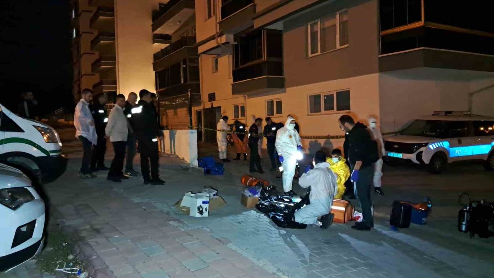 Özcan çiftinin öldüğü dairede "Siyanür var, girmeyin" notu bulundu