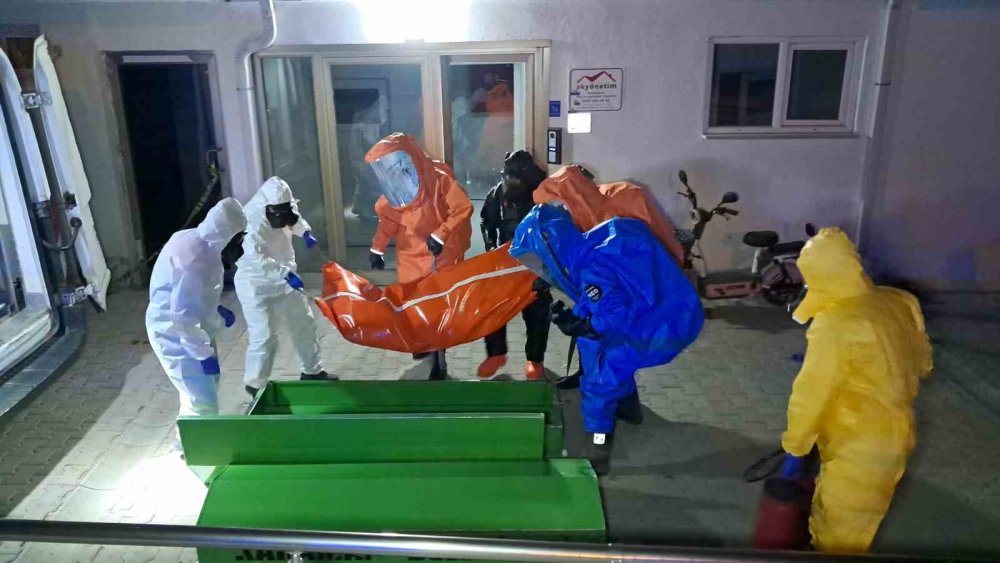 Özcan çiftinin öldüğü dairede "Siyanür var, girmeyin" notu bulundu