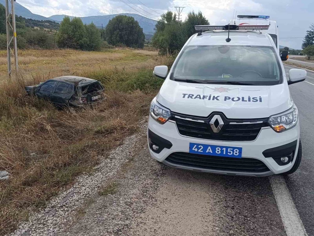 Yağmur Sebebiyle Kayganlaşan Yolda Kaza: Araç Şarampole Devrildi