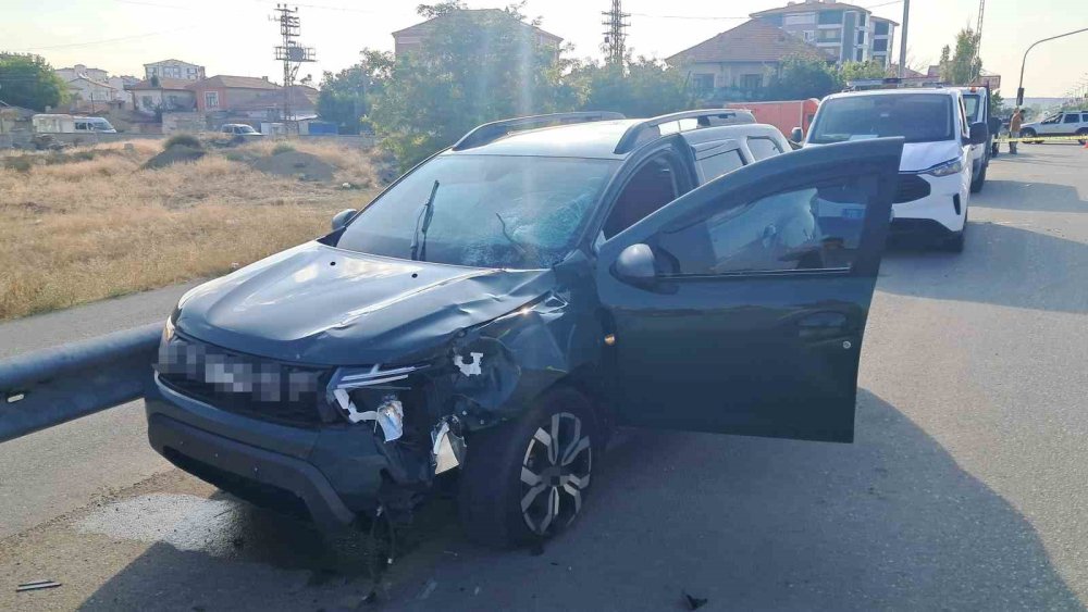 Cipin çarptığı elektrikli bisikletin 15 yaşındaki sürücüsü ağır yaralandı