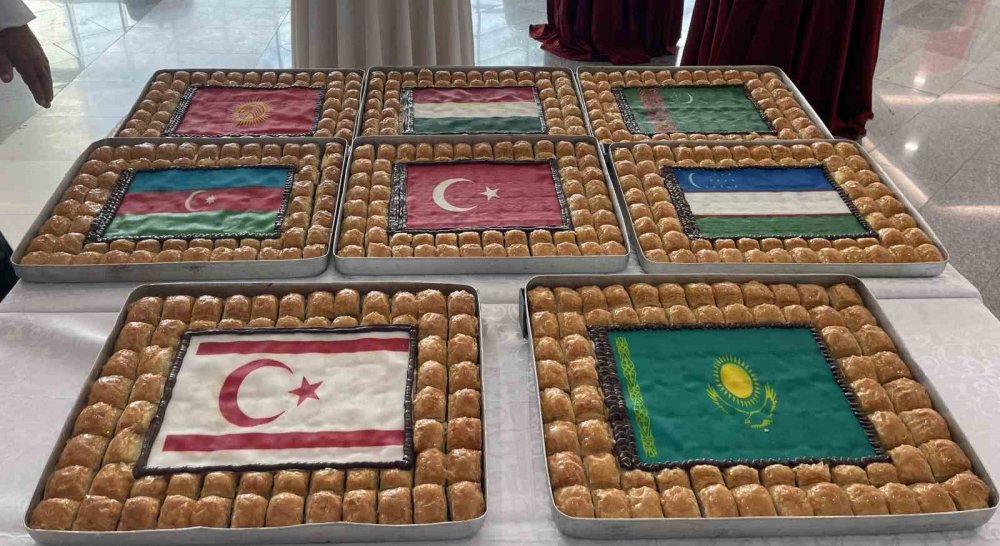 Türk baklavasını ‘baklavaki’ isminden kurtarmak için dünyanın en büyük baklavasını yaptı