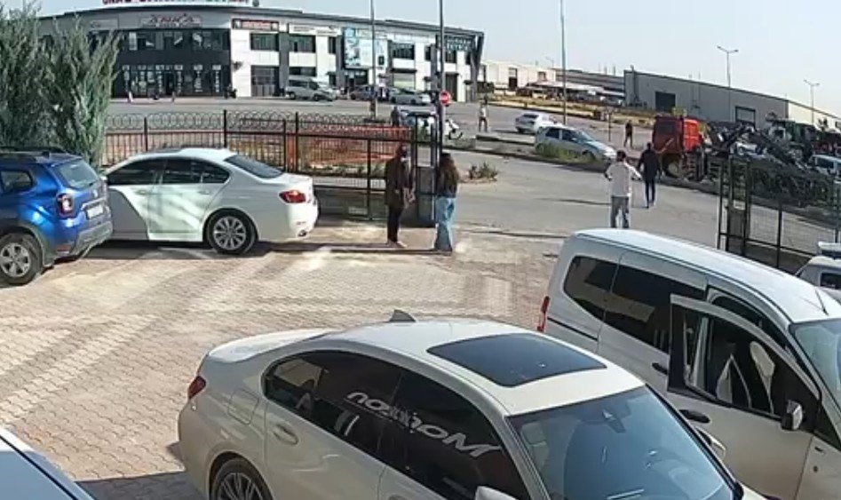 Sıla Caddesi'nde İki Otomobil Çarpıştı: 1 Yaralı
