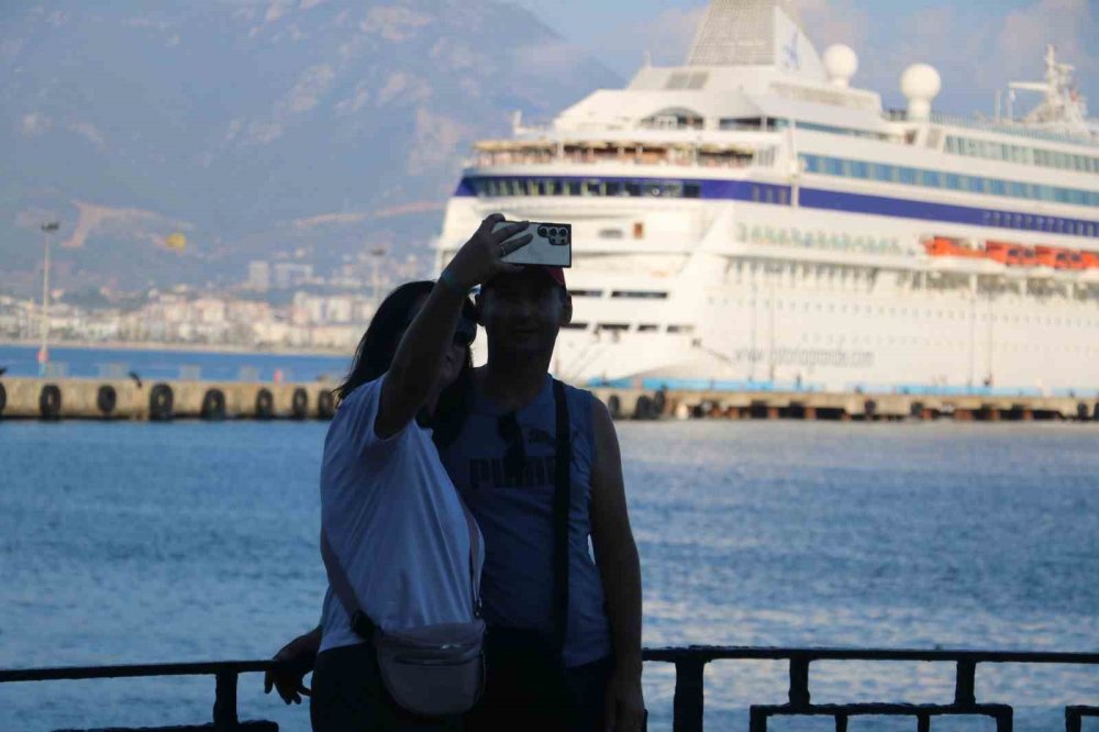 Alanya’ya 9 ayda 8 kruvaziyerle 10 bin 476 turist geldi