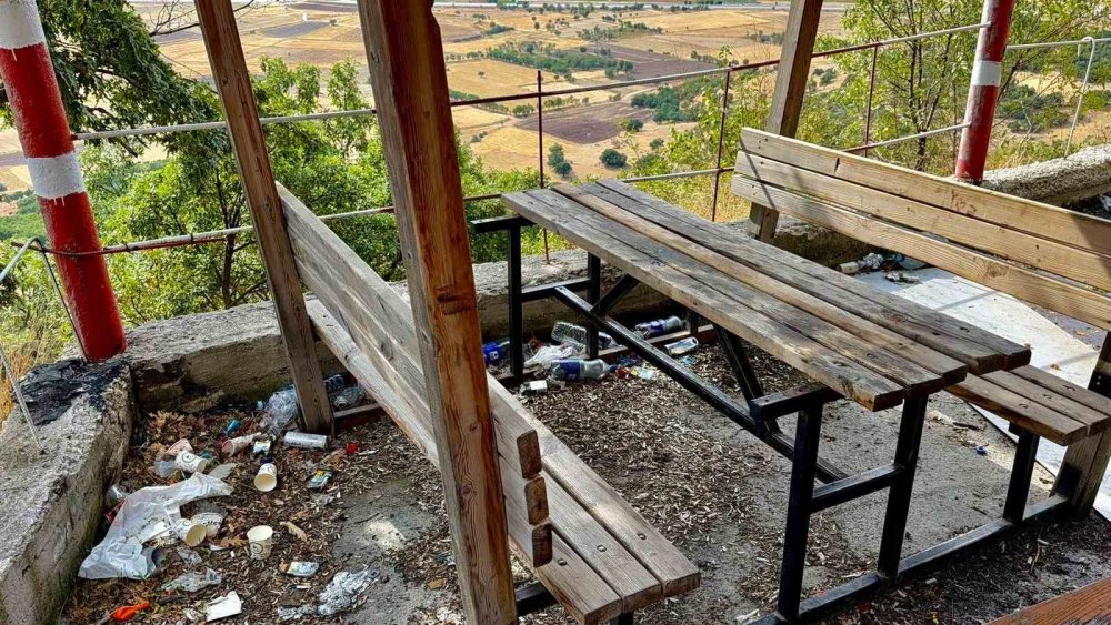 Bakımsızlıktan harabeye dönen bir mesire alanı daha!