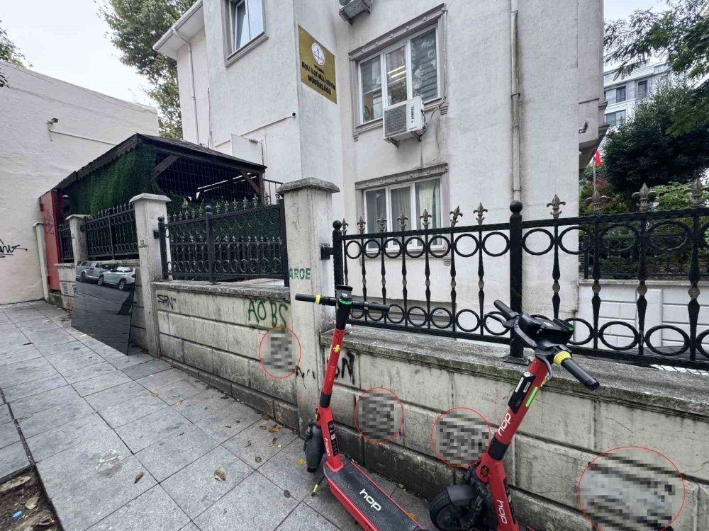 Okul duvarları sanal kumar reklamları ile doldu