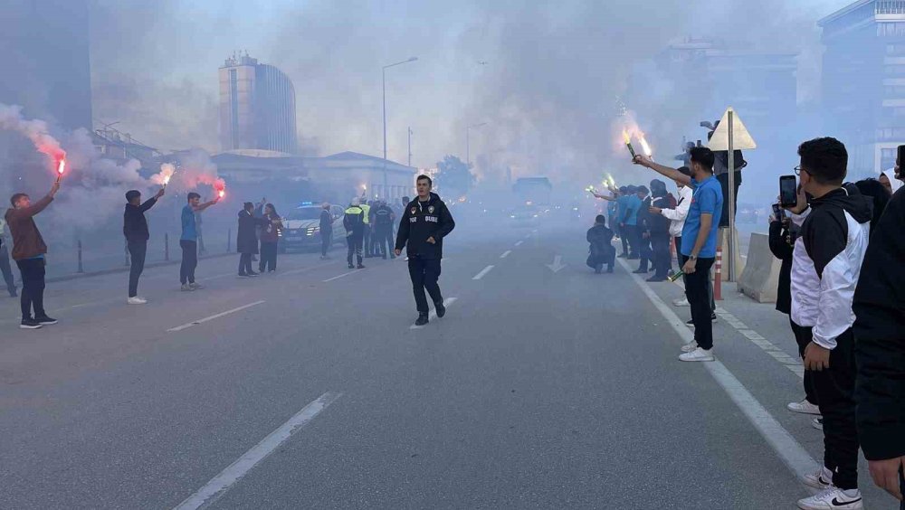 Filistin Milli Takımı Konya'da Meşalelerle Karşılandı