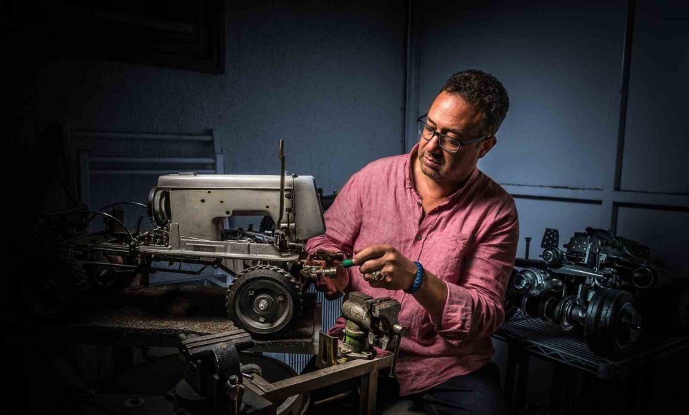 Hurda dikiş makineleri sanat eseri oldu
