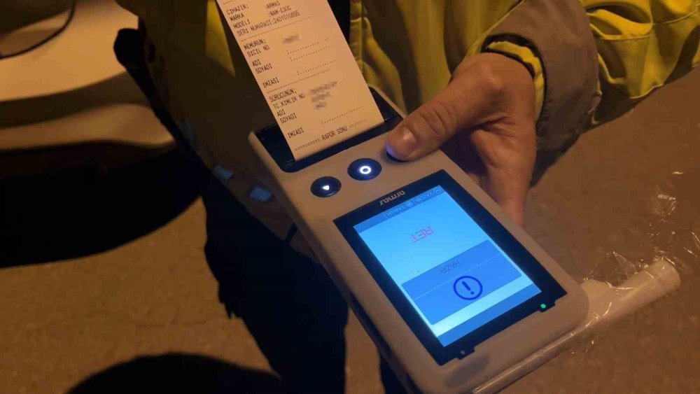10 milyonluk lüks aracını bırakıp çalılıklara kaçan sürücü uyuyakaldı