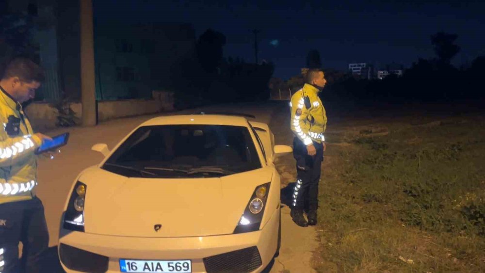 10 milyonluk lüks aracını bırakıp çalılıklara kaçan sürücü uyuyakaldı