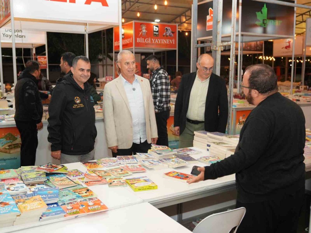8. Alanya Kitap Fuarı Ahmet Ümit İmzasıyla Sona Erdi