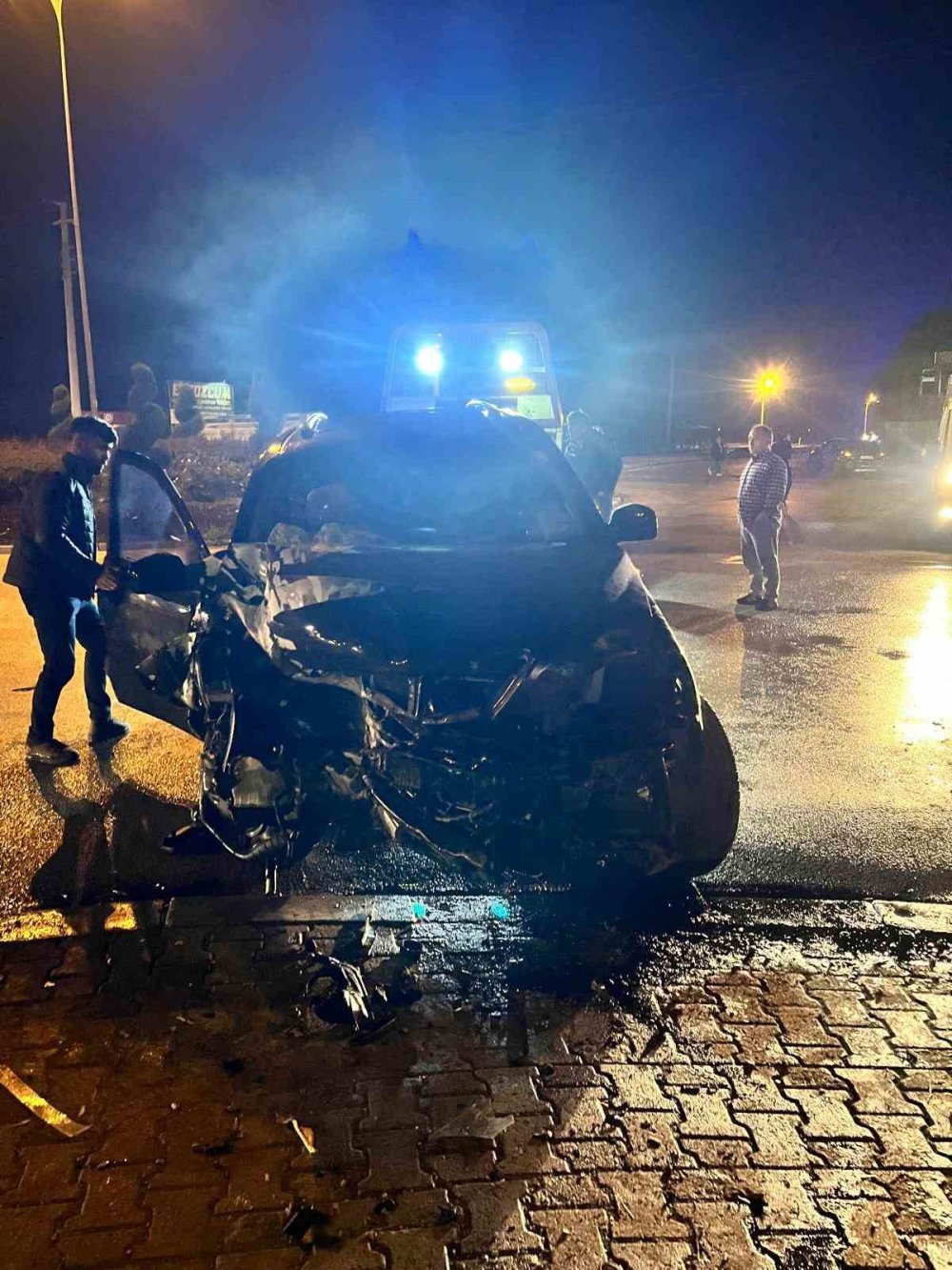 Ereğli'de Kontrolden Çıkan Araç Duvara Çaptı: 4 Yaralı