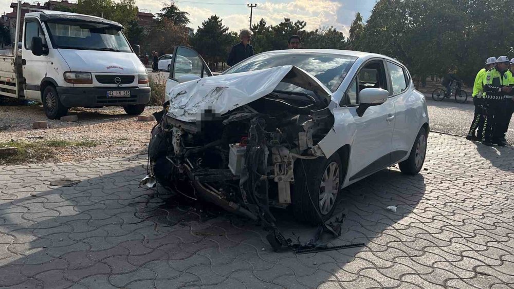 Rehabilitasyon Servisi Otomobille Çarpıştı: 8 çocuk yaralandı