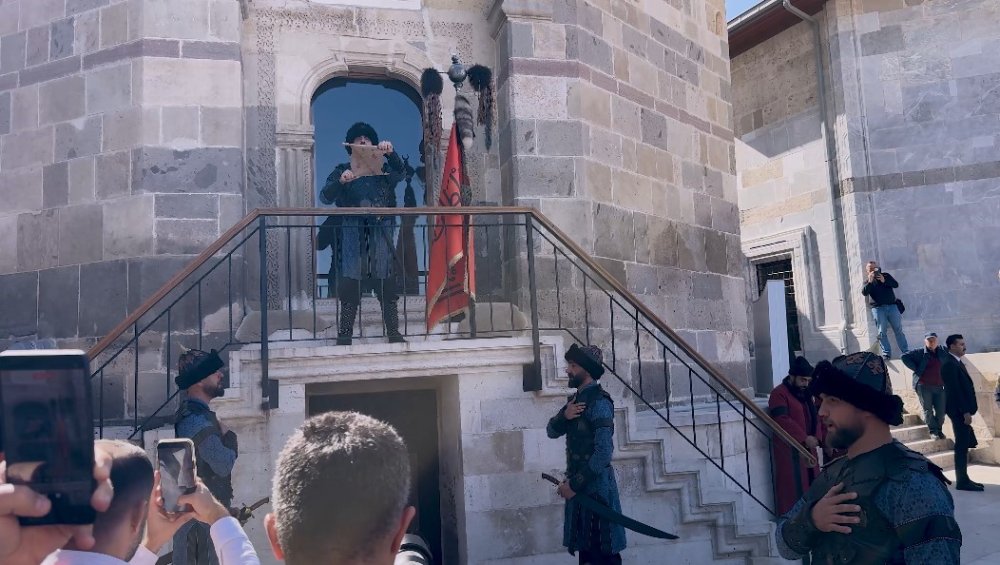 TBMM Başkanı Kurtulmuş Konya'da Saygı Nöbetini İzledi