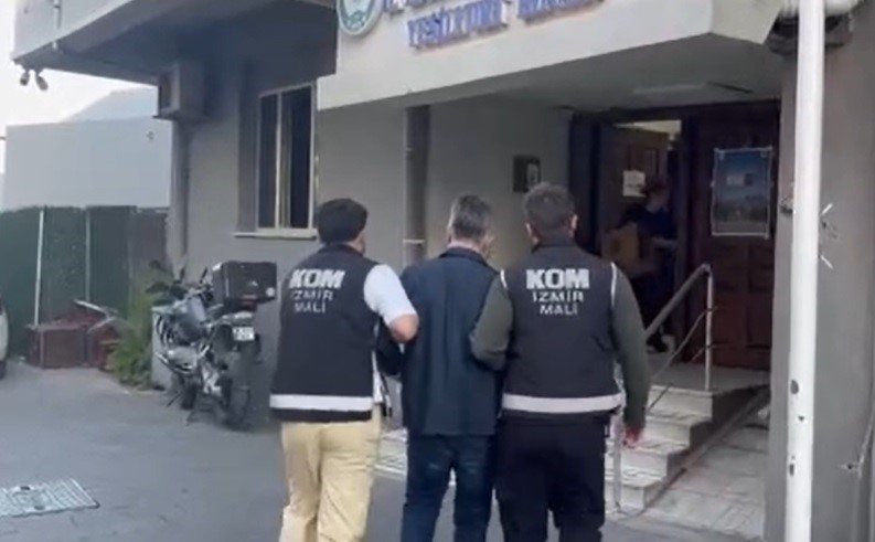 Başkan ve oğlu tutuklandı
