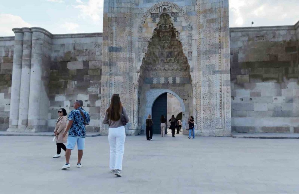 Selçuklu'nun Dev Eseri Sultanhanı Turistlerin Odağında