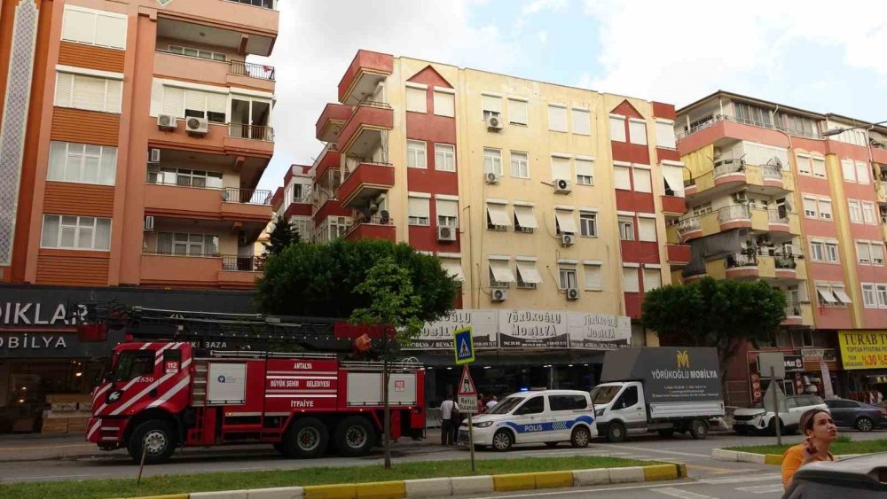 Uyuyakalan genç ekipleri alarma geçirdi