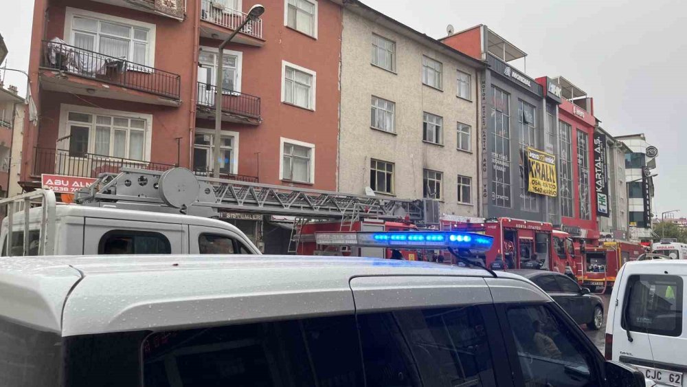 Apartmanda korkutan yangın