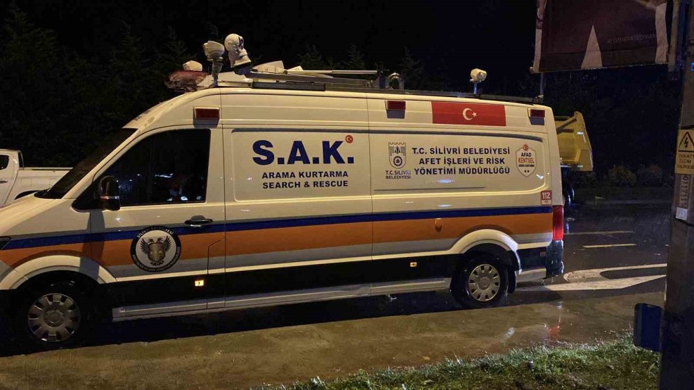 Şirkette mahsur kalan 200’ü aşkın çalışan, kamyonlarla kurtarıldı
