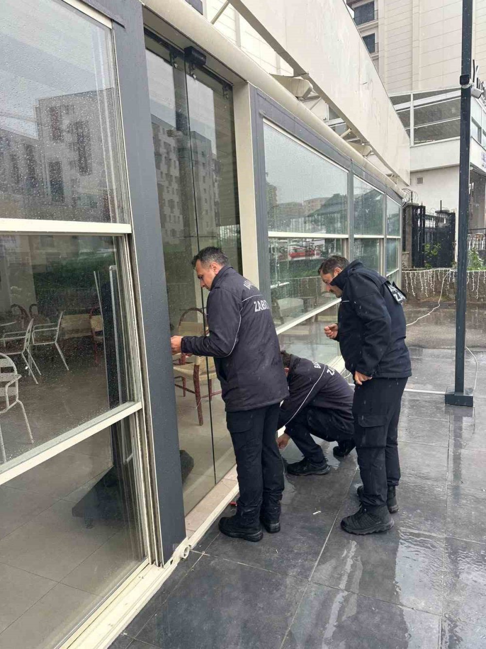 'Kız öğrenci yurdu karşısındayız' reklamı yapan kafeye mühür