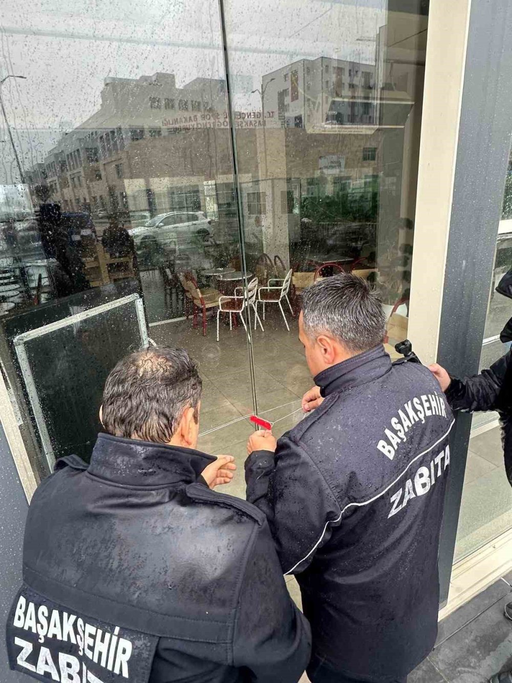 'Kız öğrenci yurdu karşısındayız' reklamı yapan kafeye mühür