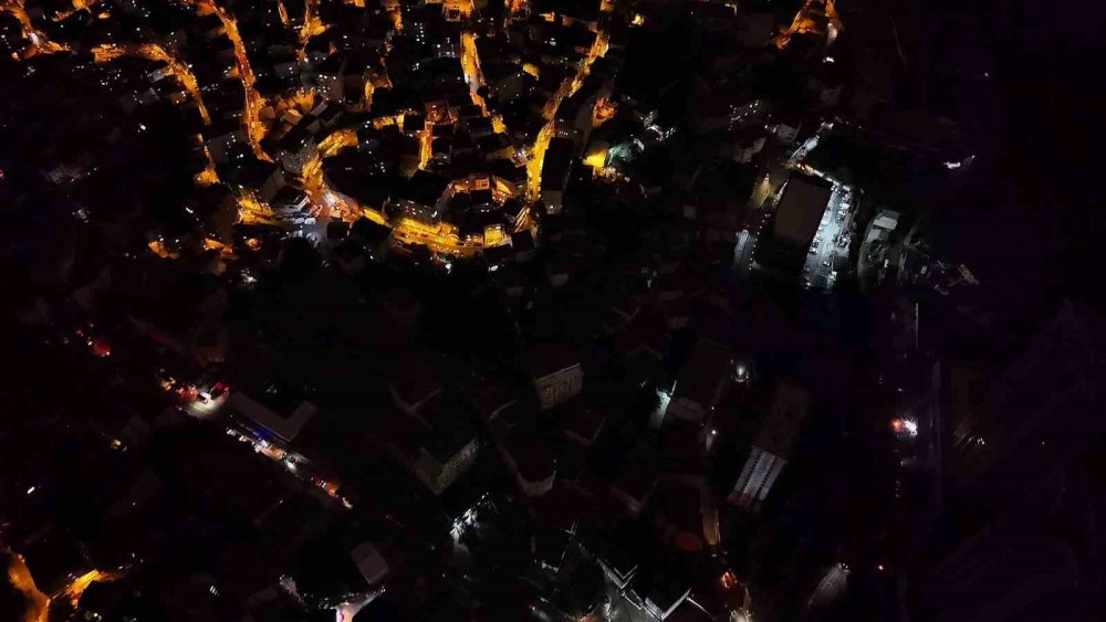 Sel felaketinin ardından karanlığa gömülen mahalle böyle görüntülendi