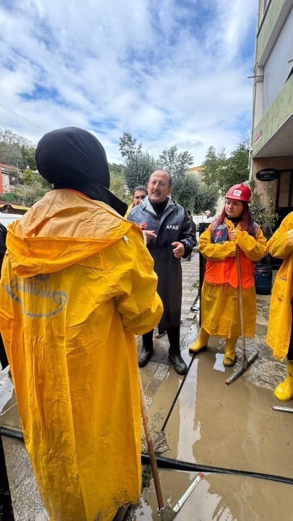 AFAD'dan açıklama: 60 bin 395 personel 1060 gönüllü sahada