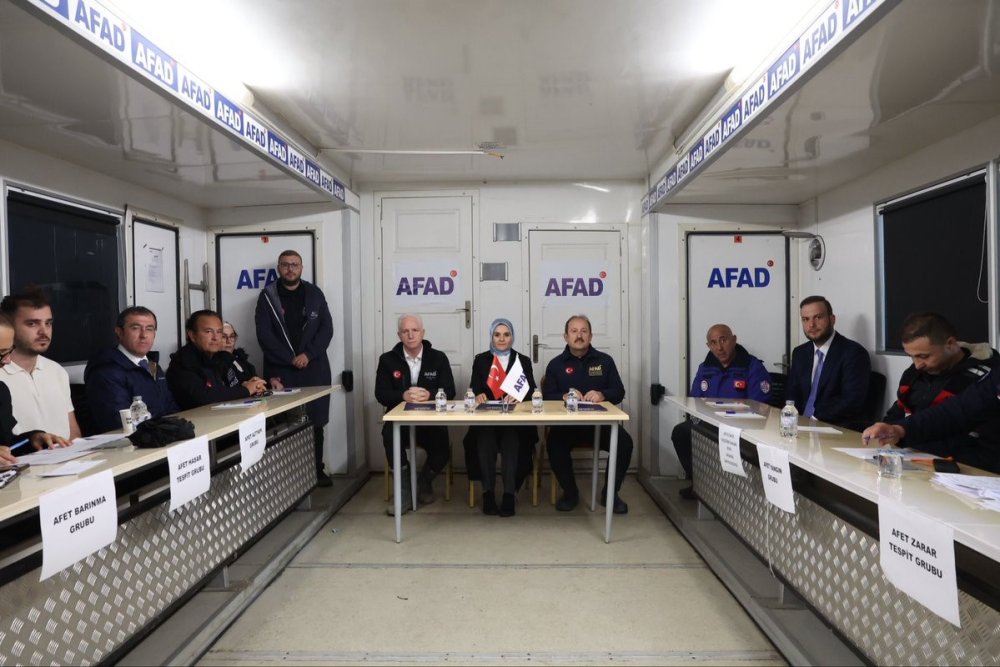 Bakanı Göktaş afet bölgesinde! Psikososyal destek çalışmaları devam ediyor