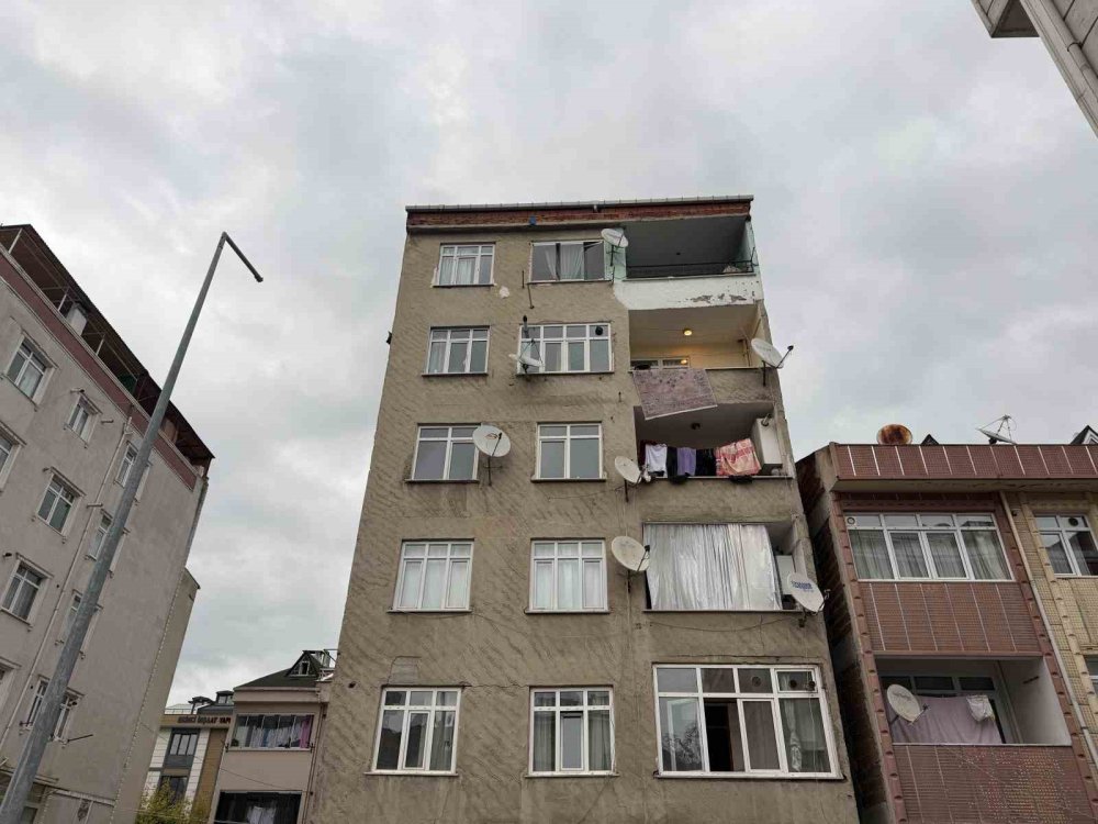 Banyoda çatlama sesleri korkuttu! 7 katlı bina tahliye edildi