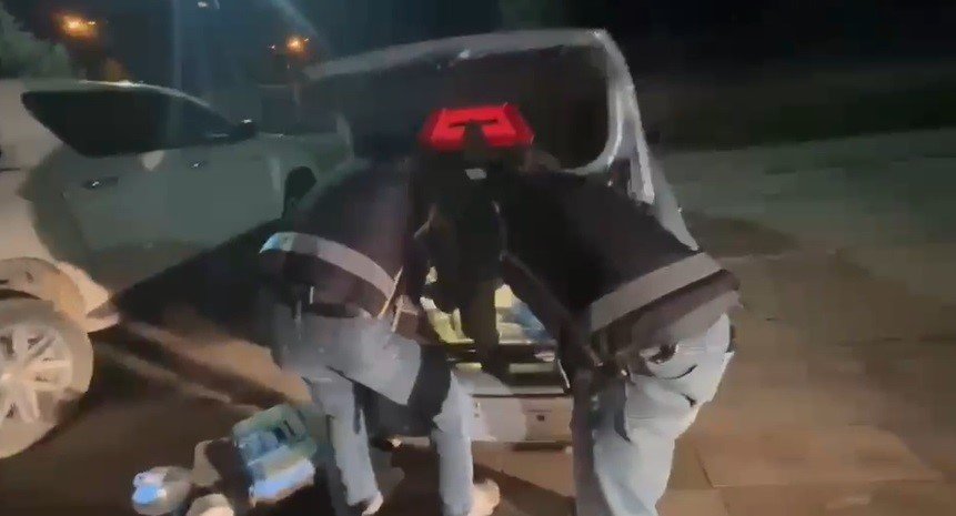 Konya'da aranan iki araçtan kutulardan cephanelik çıktı