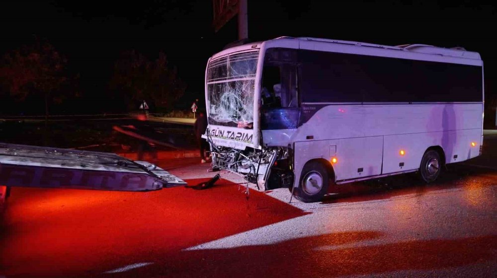 Tarım işçilerini taşıyan servis tırla çarpıştı! 17 yaralı