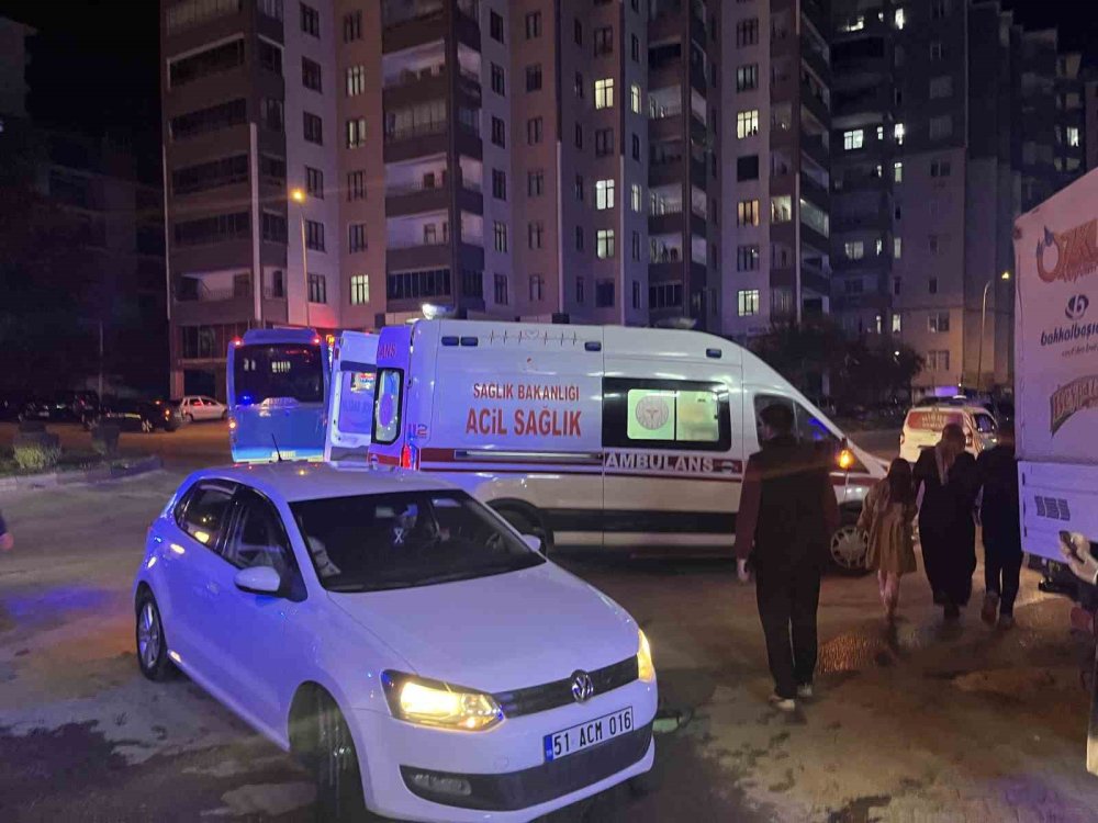 9. katta yangın! 5 kişi dumandan etkilendi