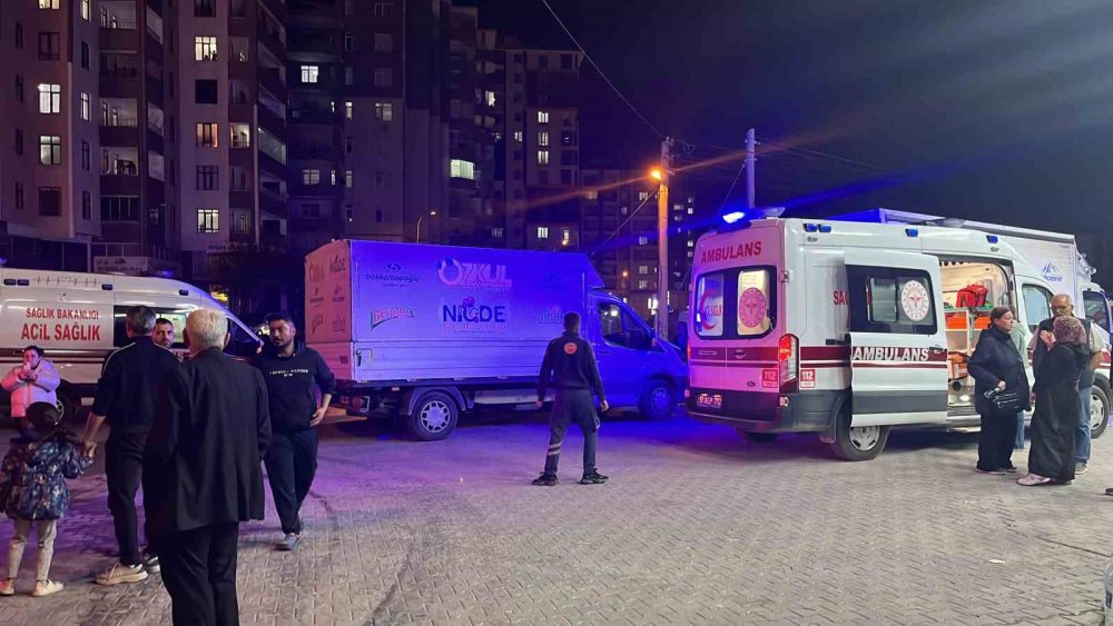 9. katta yangın! 5 kişi dumandan etkilendi