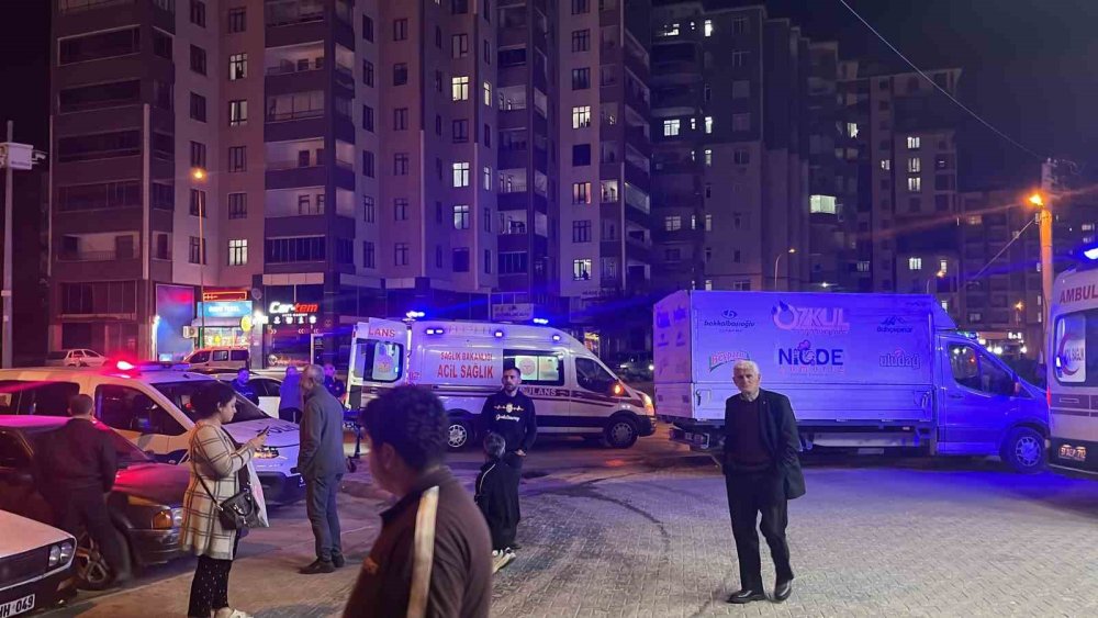 9. katta yangın! 5 kişi dumandan etkilendi