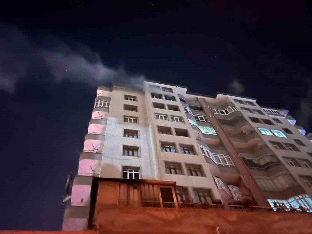 9. katta yangın! 5 kişi dumandan etkilendi