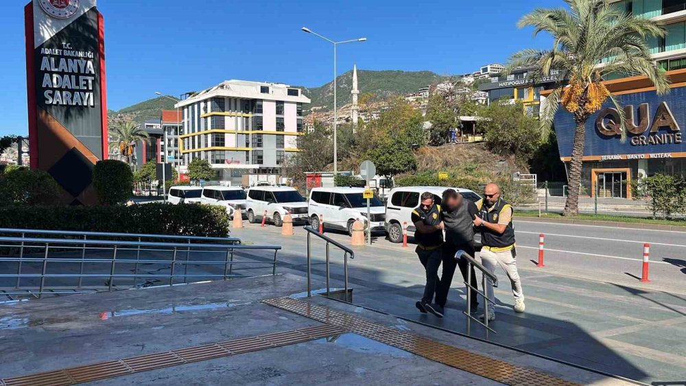 Alanya'da tefecilik ve şantaj operasyonu! 6 tutuklama