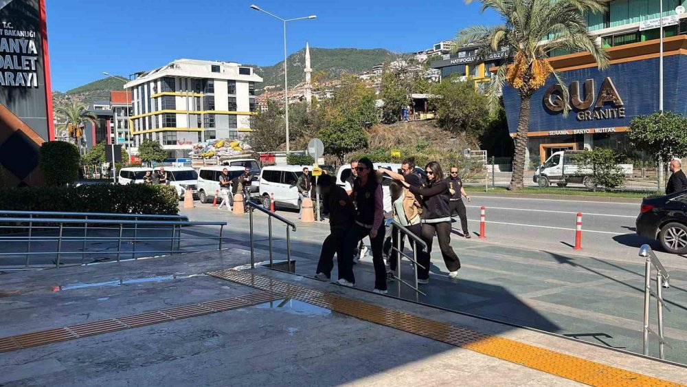 Alanya'da tefecilik ve şantaj operasyonu! 6 tutuklama