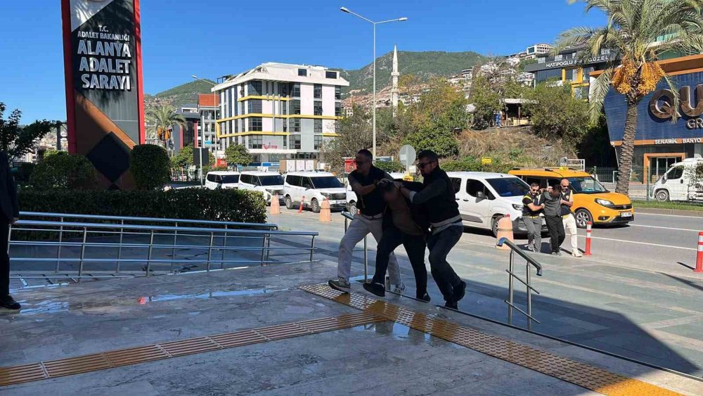 Alanya'da tefecilik ve şantaj operasyonu! 6 tutuklama