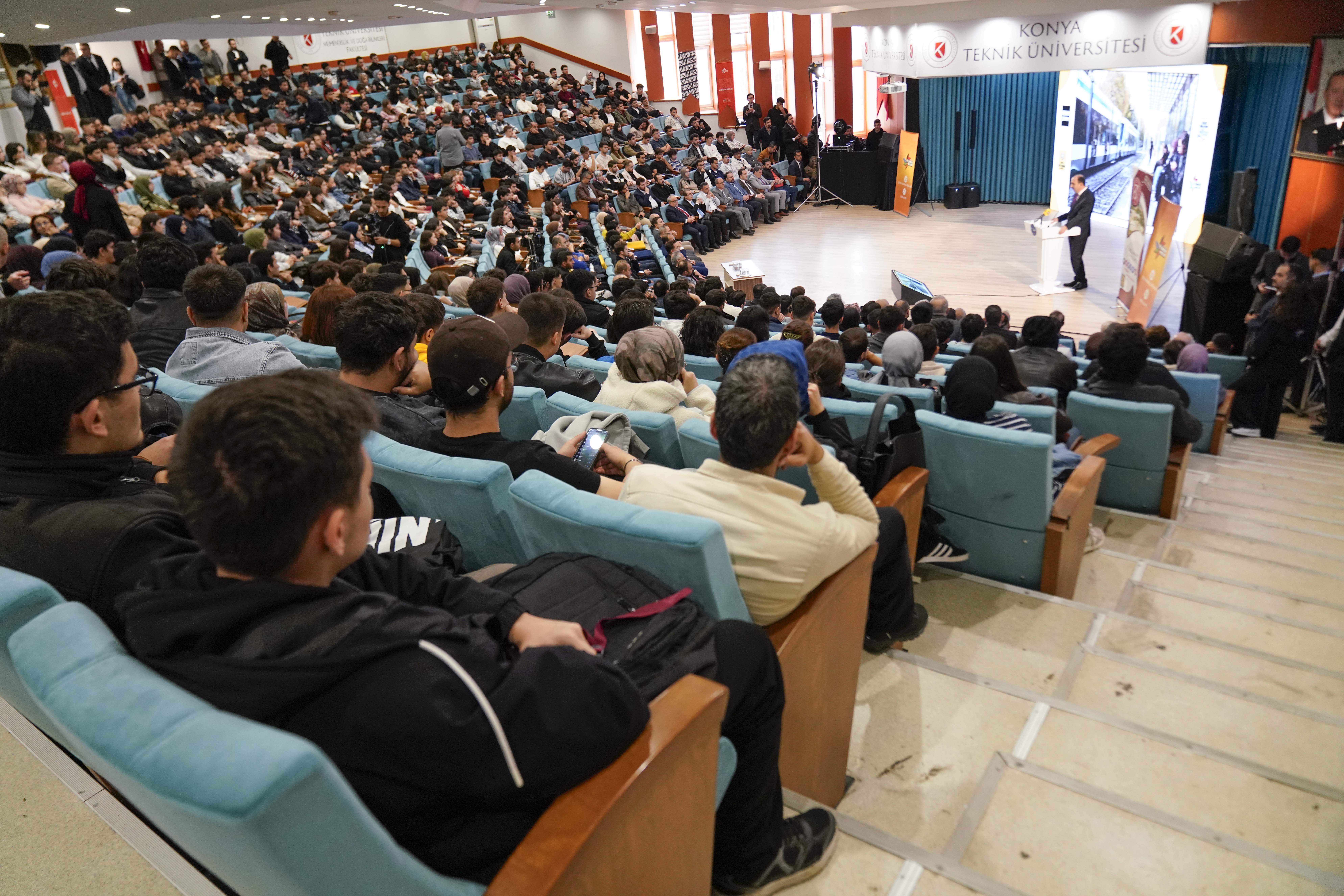 baskan-ugur-ibrahim-altay-ktunde-ogrencilerle-bulustu-4.jpg